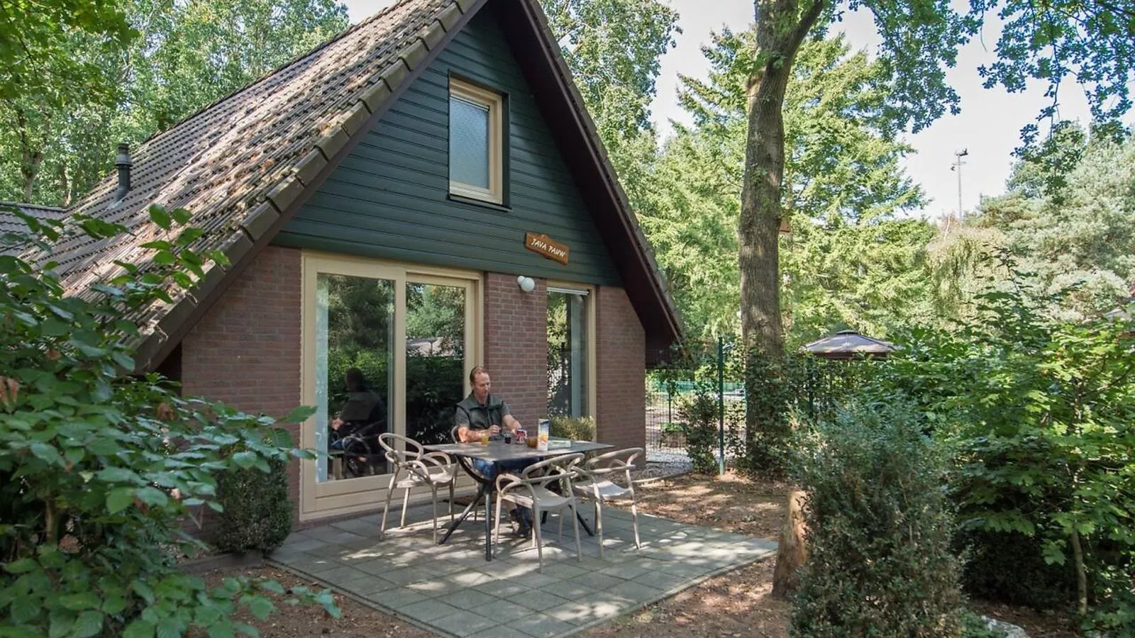 De Oeverzwaluw - Buitenkant zomer