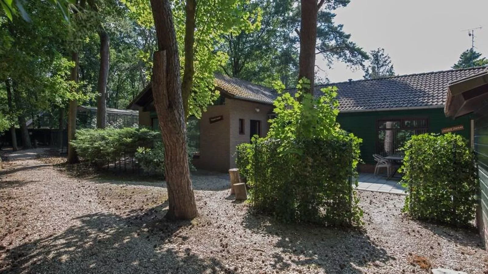 De Rode Ibis - Buitenkant zomer