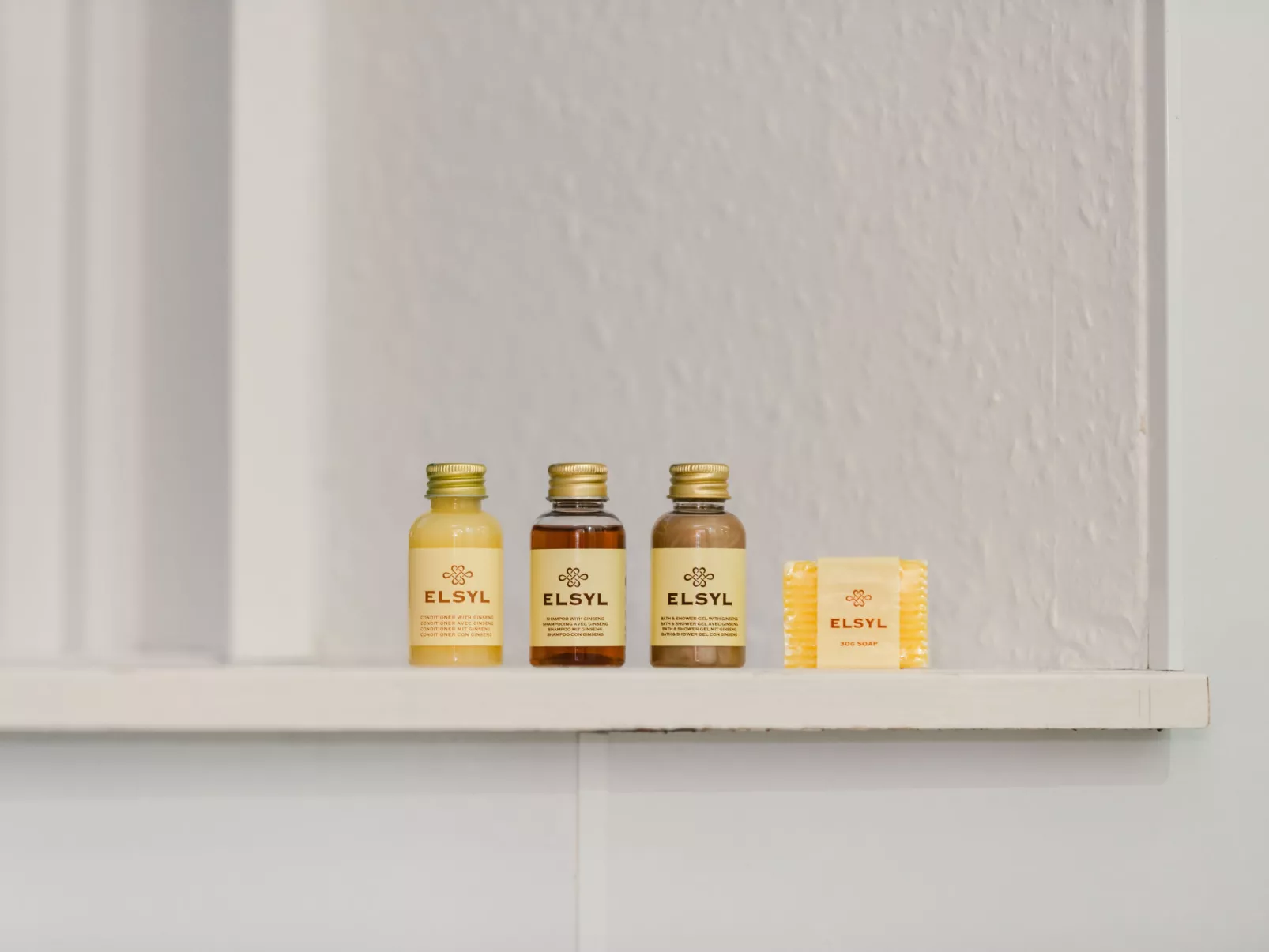 Old Stable & Dairy Combi - Binnen