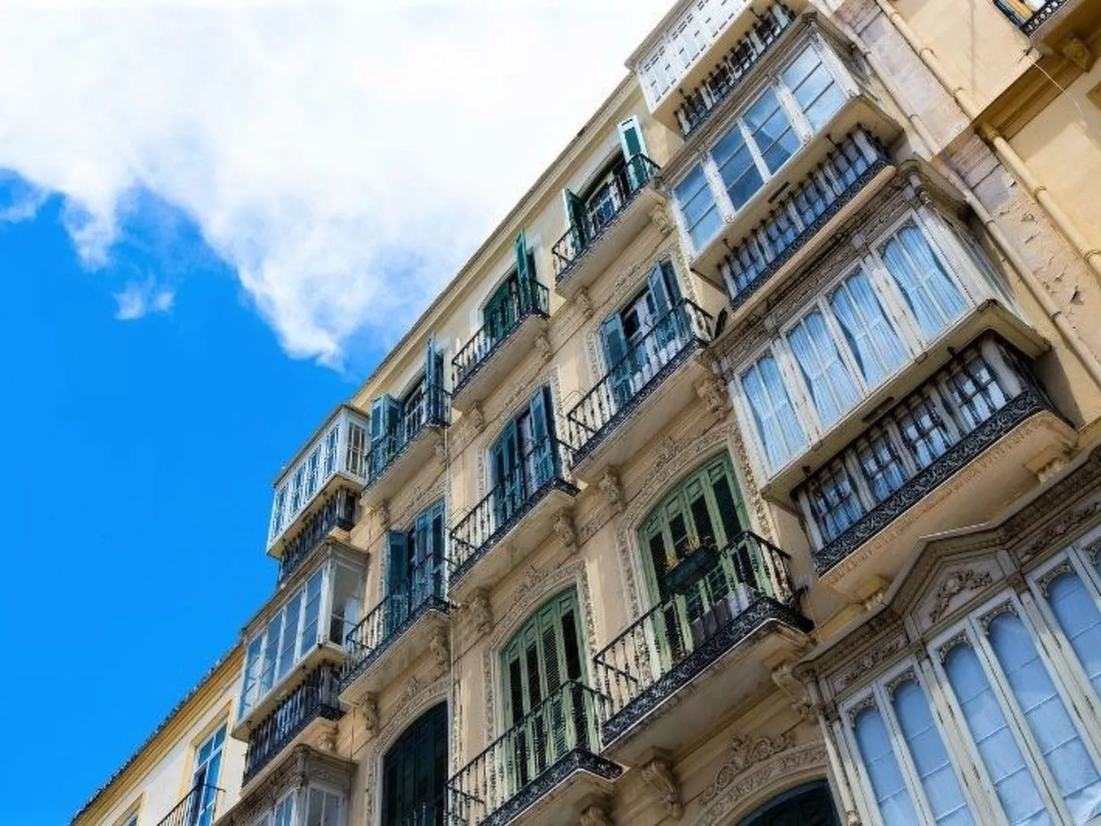 "Sunny Cervantes" mit privatem Balkon - Buiten