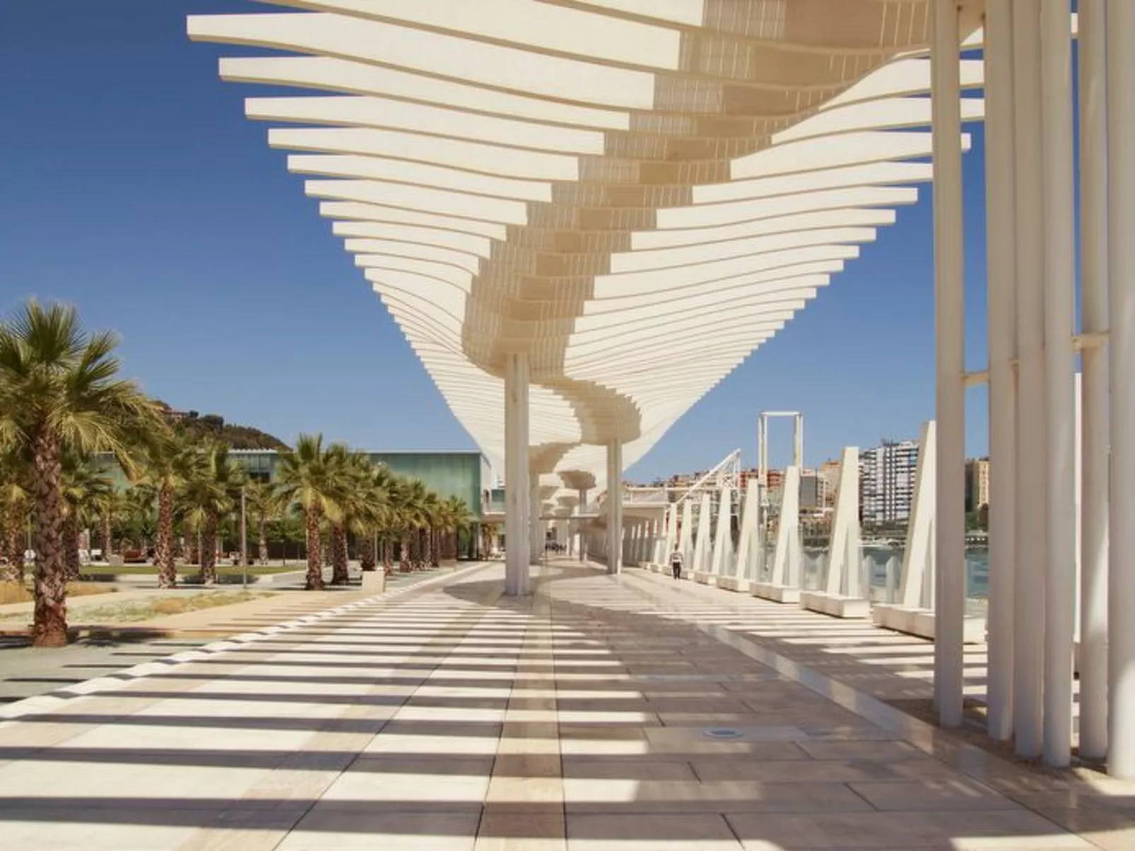 "Sunny Cervantes" mit privatem Balkon - Buiten