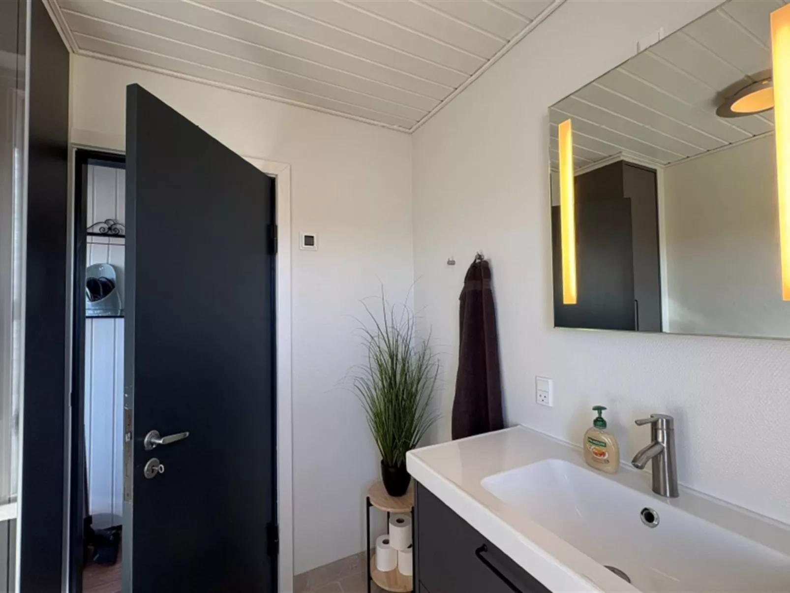 "Elline" - 200m from the sea - Binnen