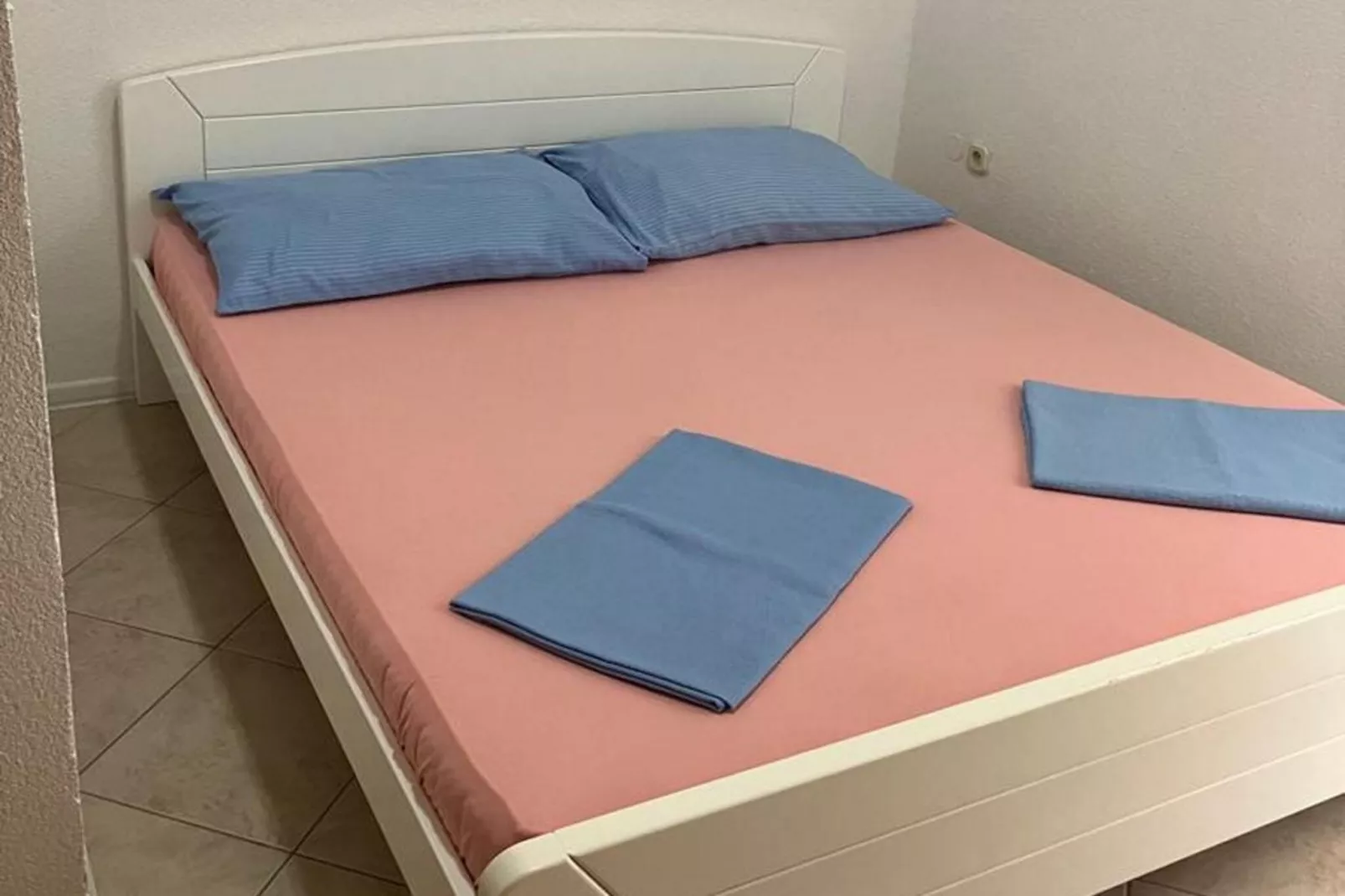 Studio apartment Vir 4