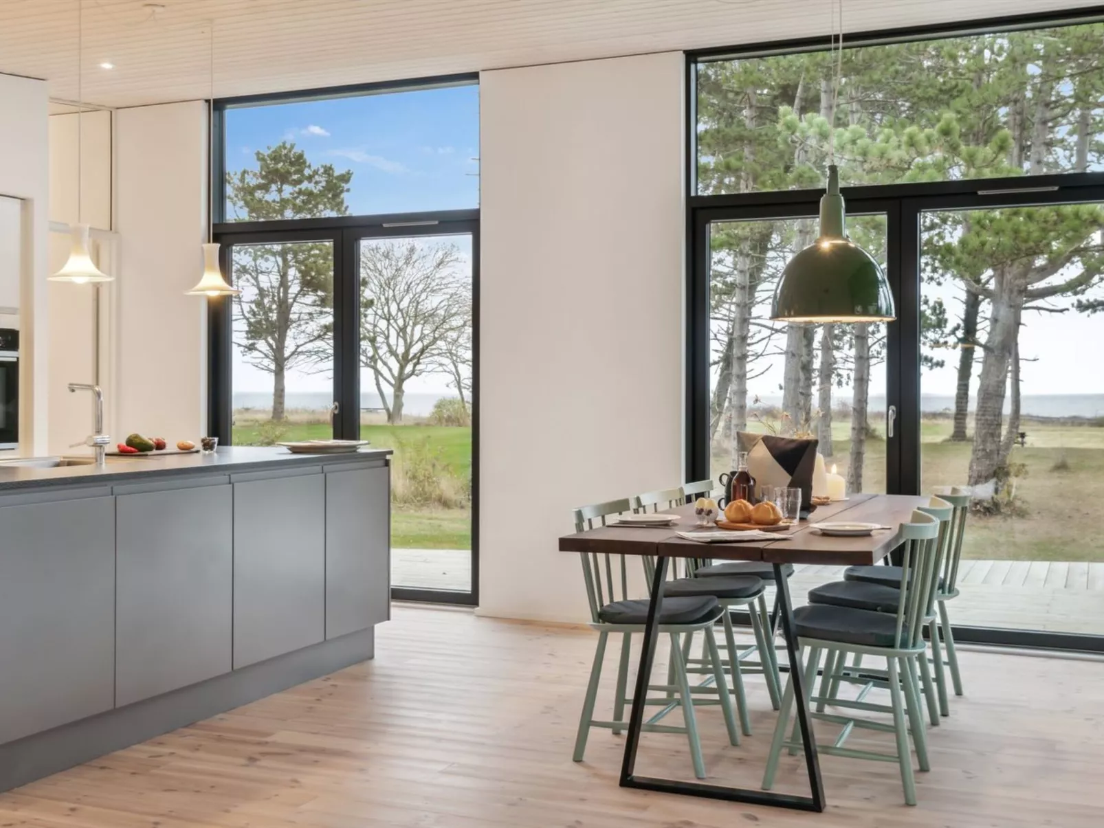 "Herlugh" - 10m from the sea