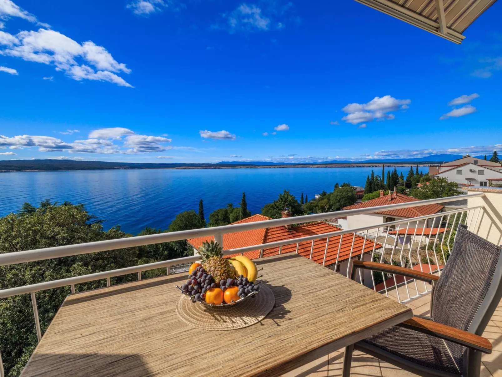 Wohnung mit Panoramablick aufs Meer - Image-tags.info