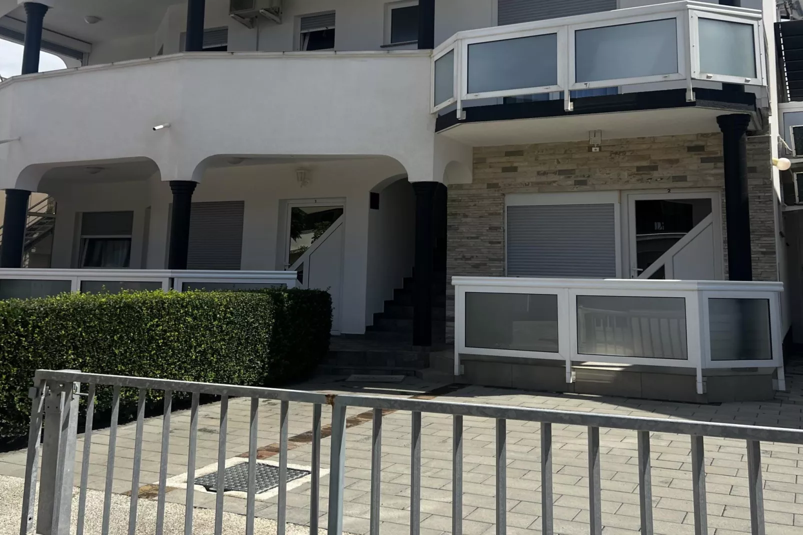 Apartment Lavaran 6 - Buitenkant zomer