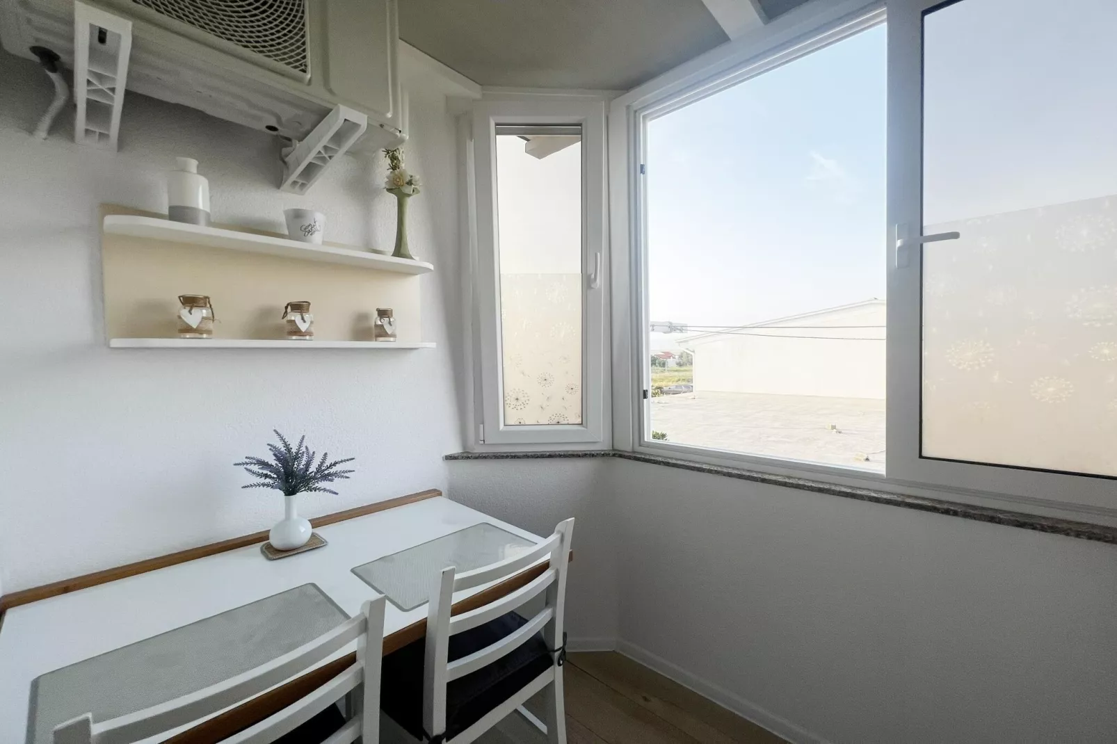 Apartment Lavaran 5 - Eetkamer