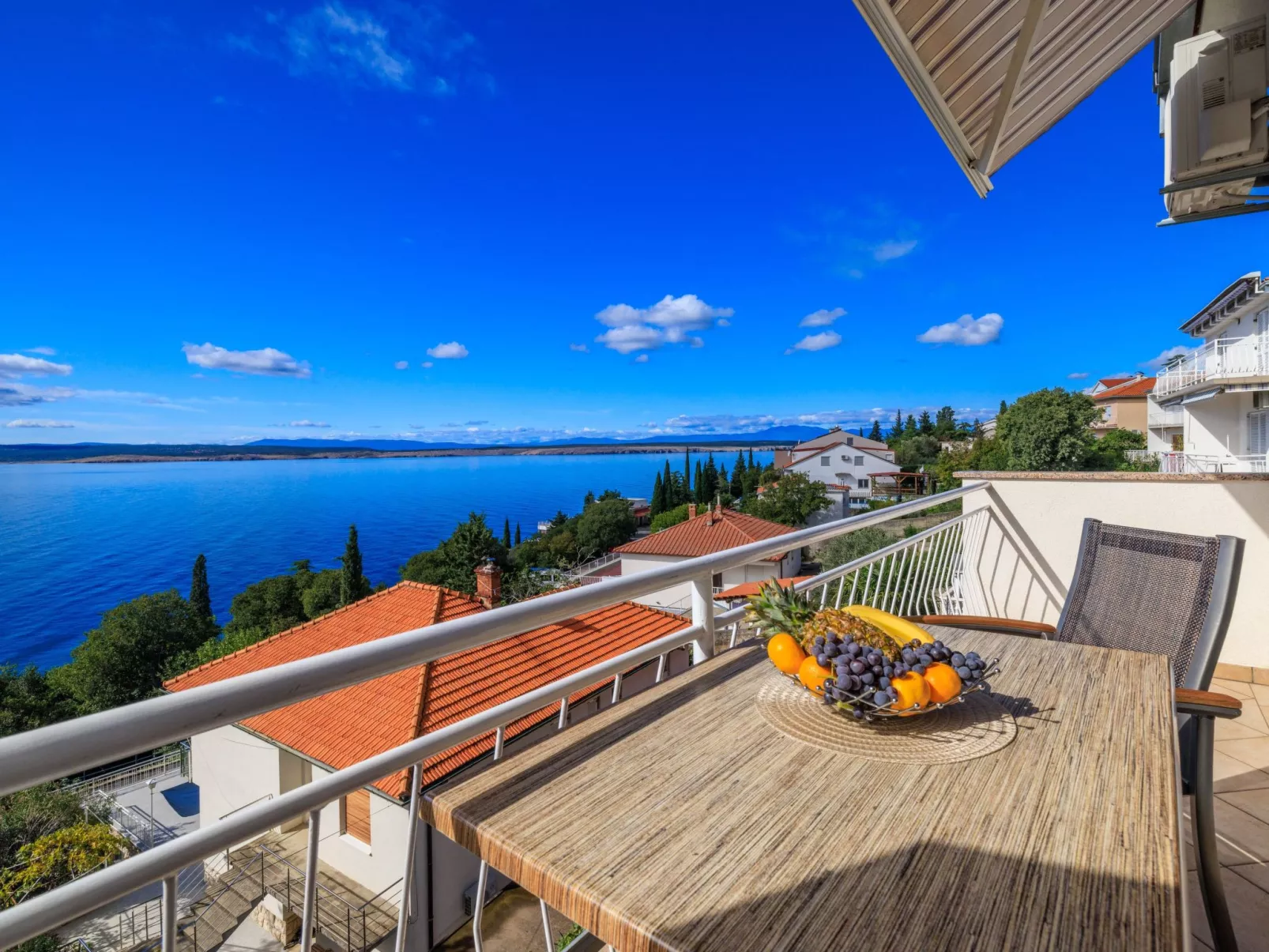 Wohnung mit Panoramablick aufs Meer - Image-tags.info