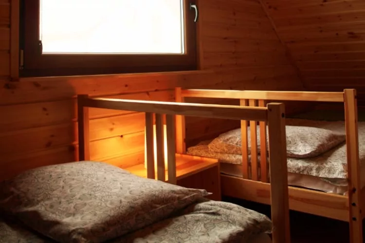 Domek wakacyjny z 2 sypialniami na piętrze w Kopalinie - Slaapkamer