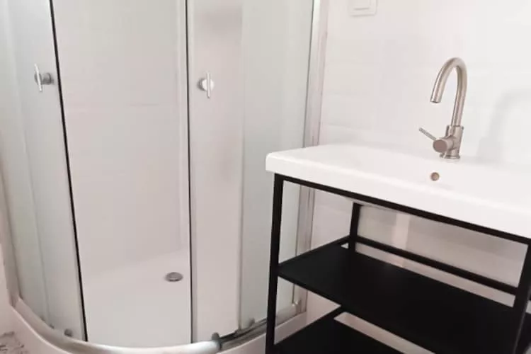 Domek wakacyjny z 2 sypialniami na piętrze w Kopalinie - Badkamer