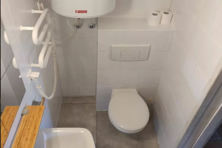 	Domek wakacyjny z 1 sypialnią na piętrze w Kopalinie - Badkamer