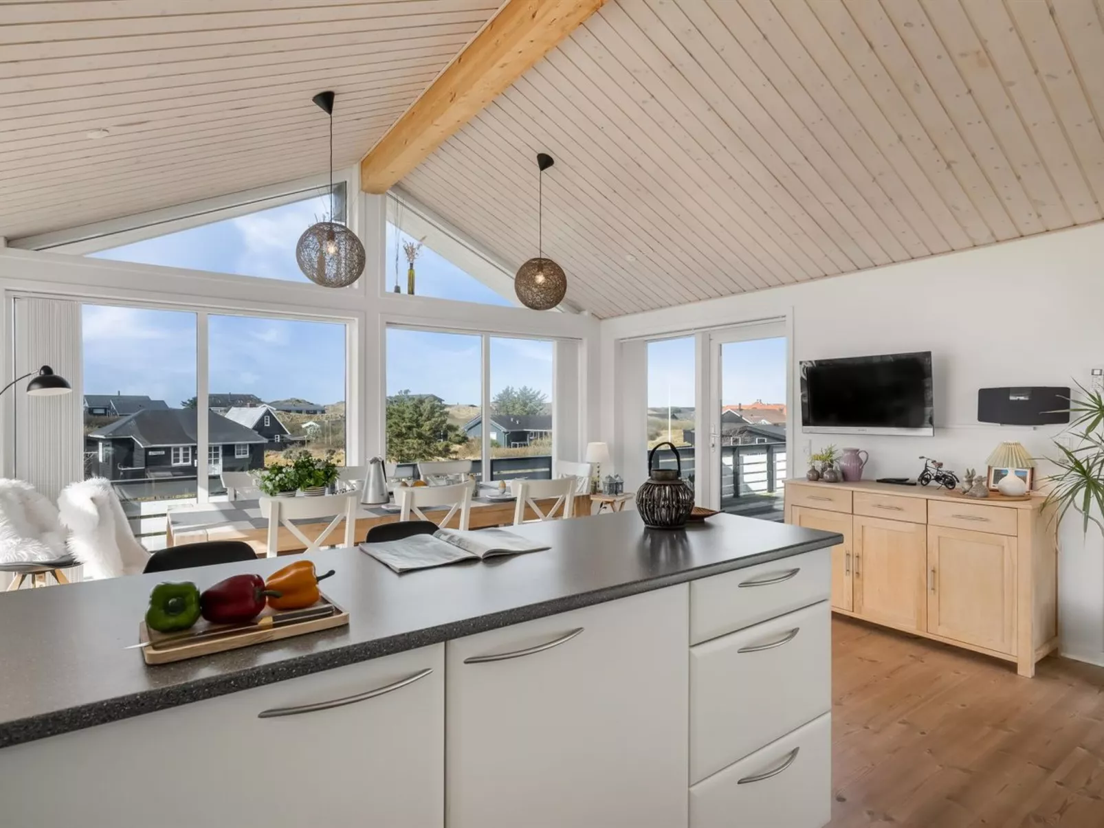 "Ute" - 200m from the sea - Binnen