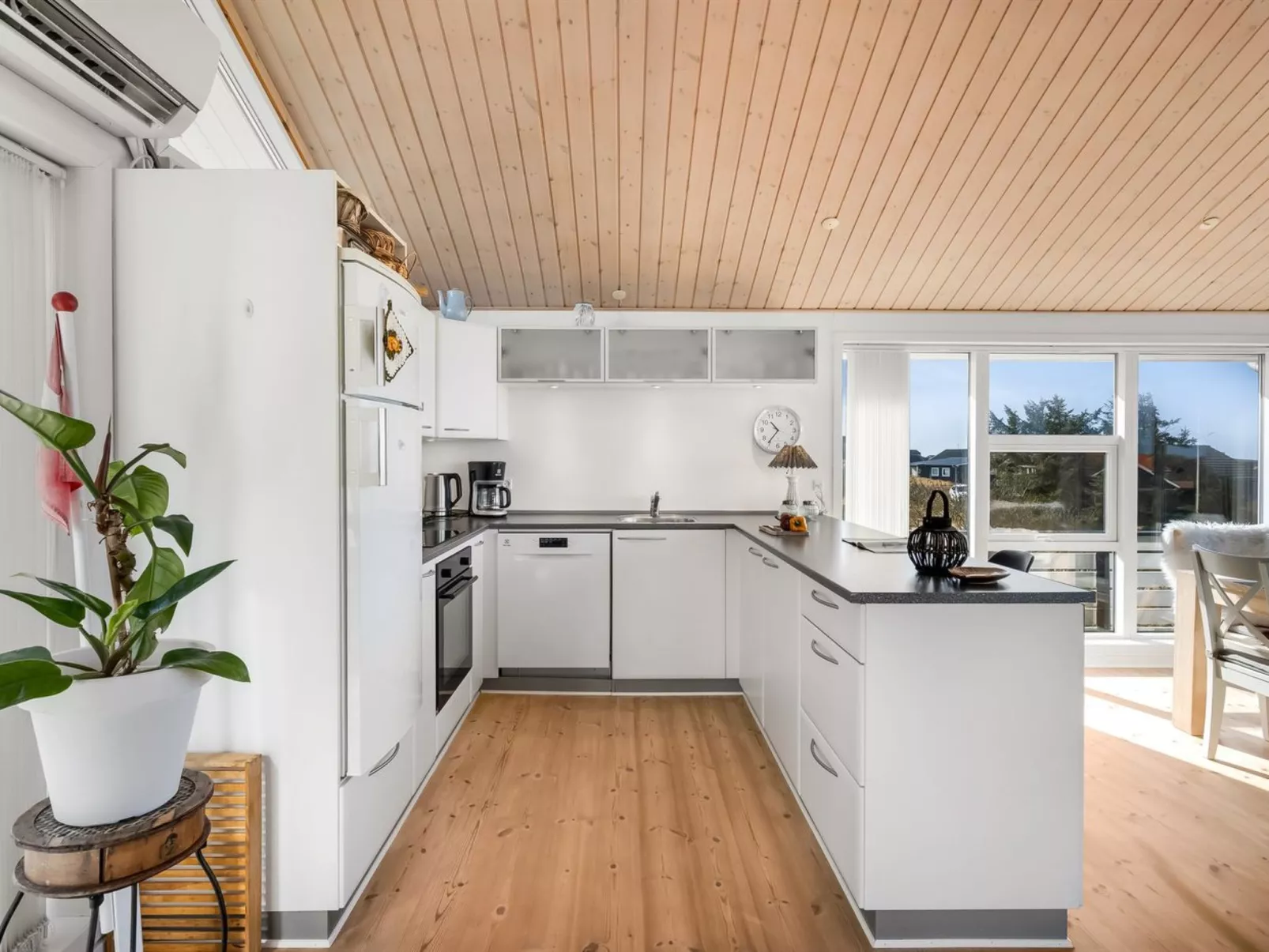 "Ute" - 200m from the sea - Binnen