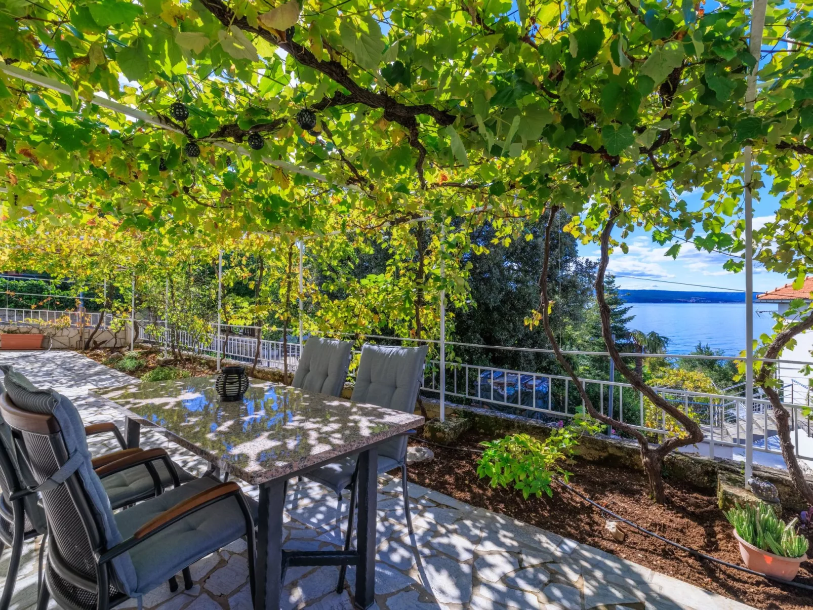 Wohnung mit Panoramablick aufs Meer - Image-tags.info