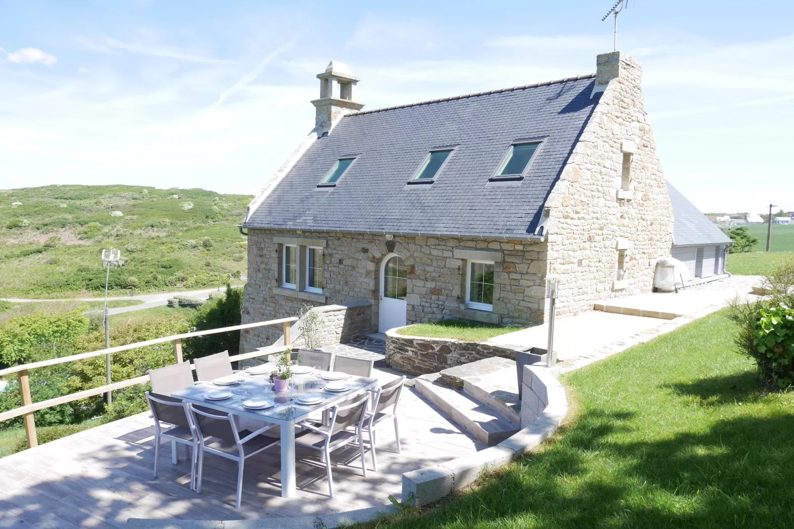 Ferienhaus mit Panorama-Meerblick Plonévez-Porzay - Buitenkant zomer