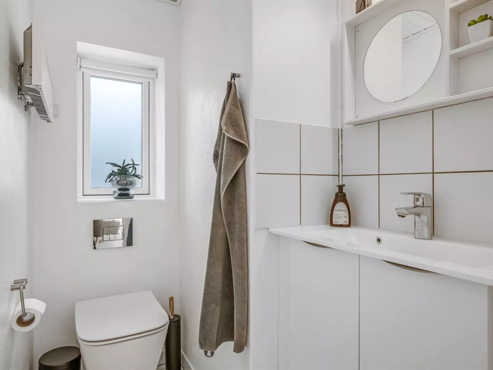 "Eliene" - 500m from the sea - Binnen