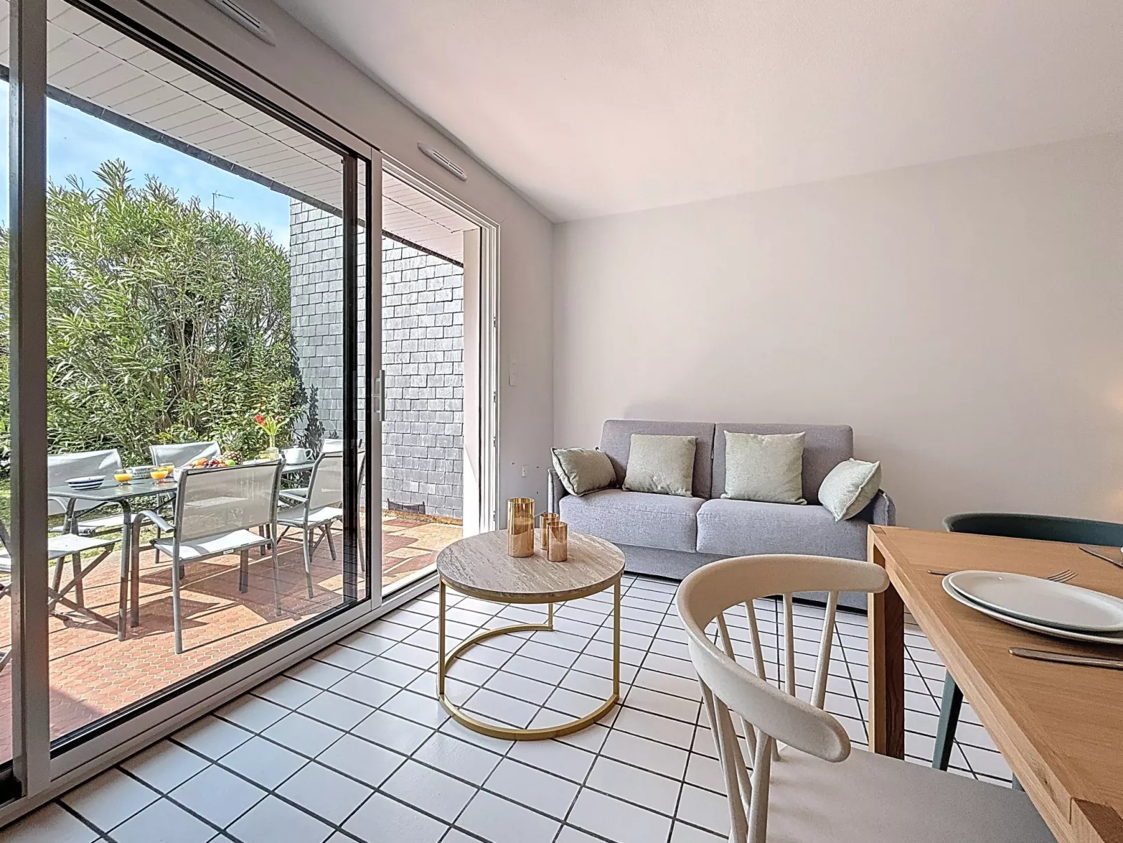 Village de Légenèse - Binnen