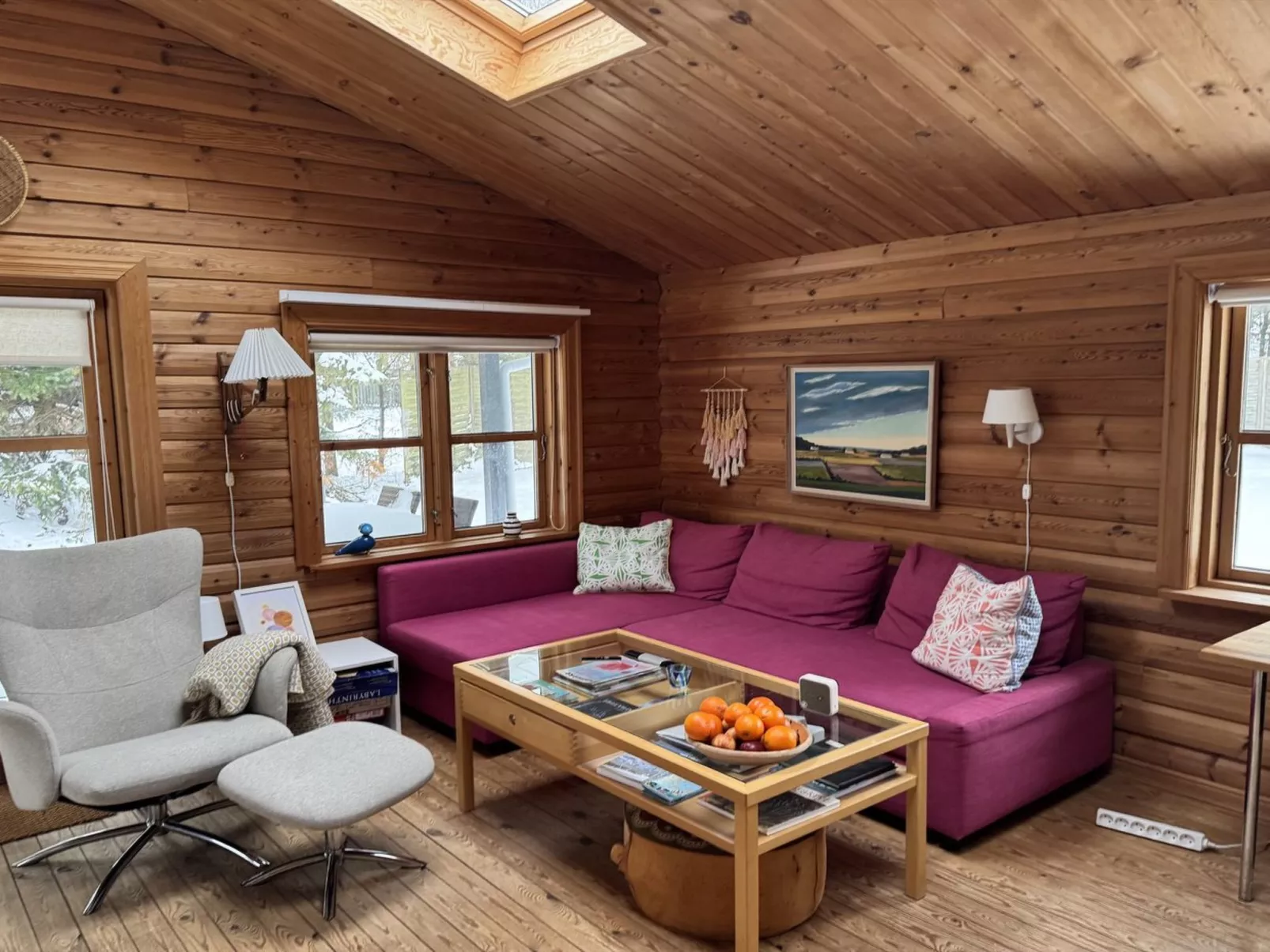 "Tjarko" - 690m to the fjord - Binnen