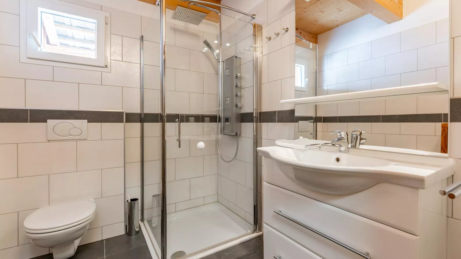 The Laerch - Badkamer