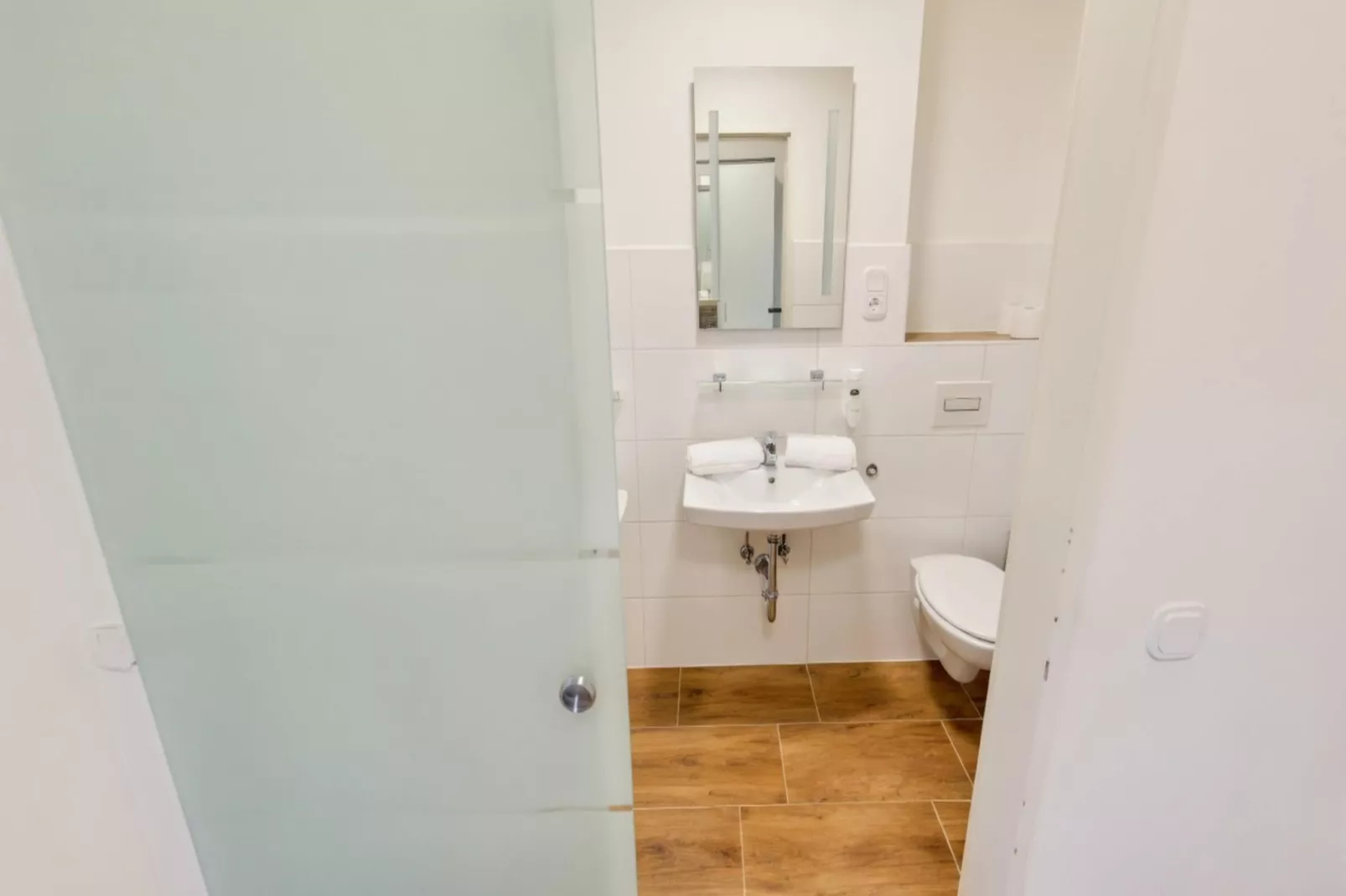 2x Typ A Standard - Fewo Family Comfort L96 - Badkamer