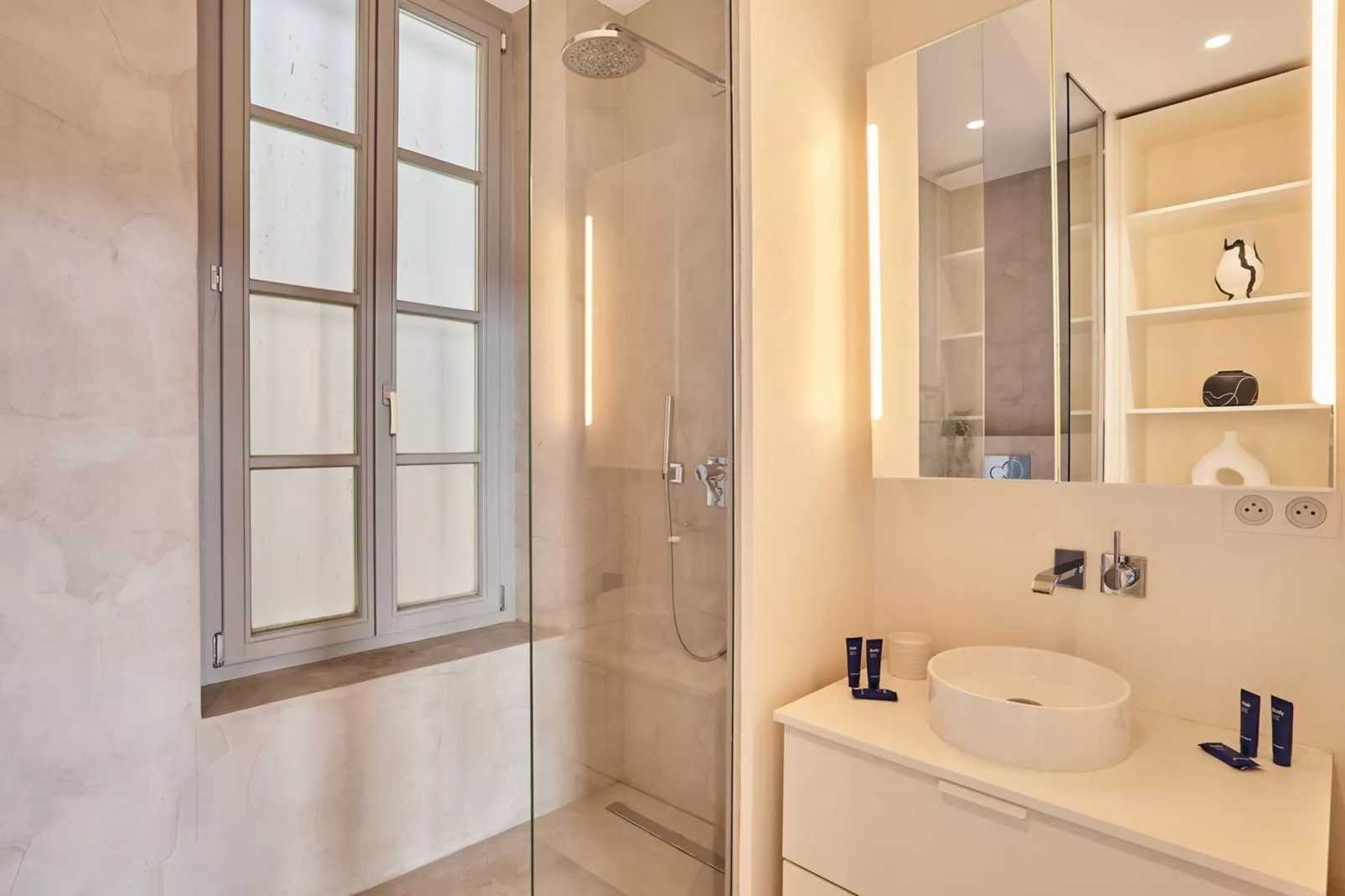 TEMPLE 165 - Niet-getagd