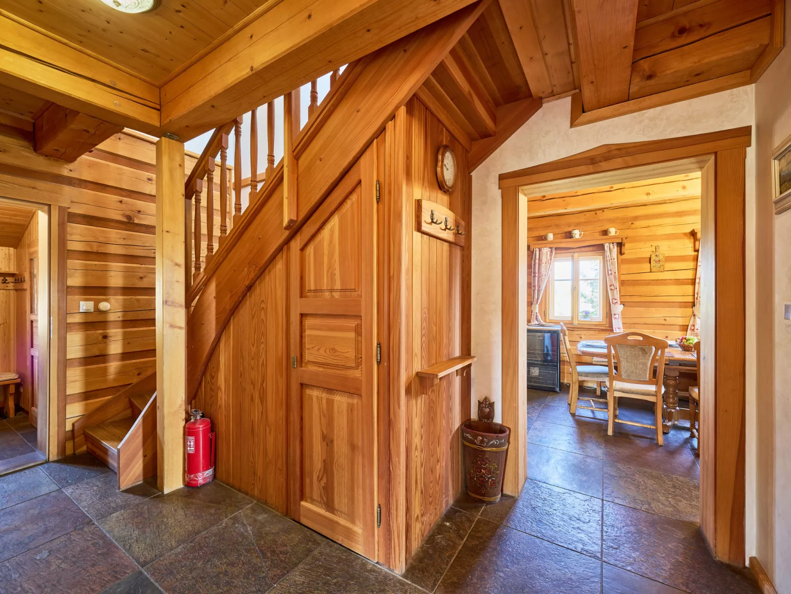 Timber Lodge with Hydromassage - Binnen