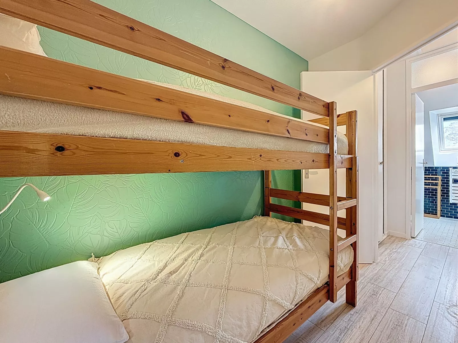 Village de Légenèse - Binnen