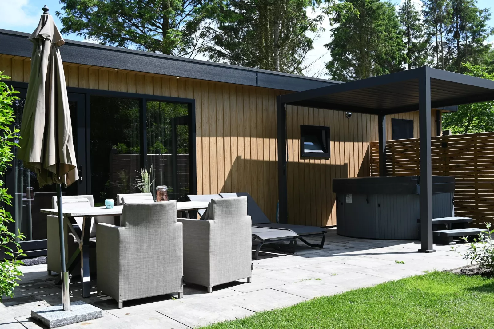 Wellnesslodge Scholekster 4p - Terrasbalkon