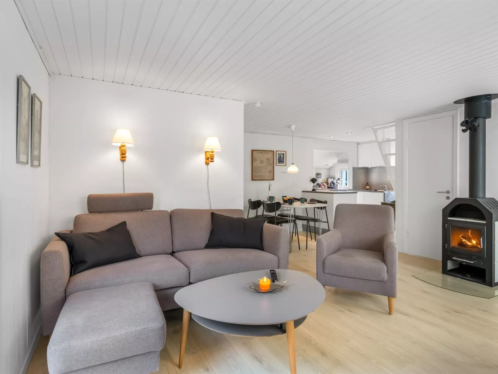 "Eliene" - 500m from the sea - Binnen