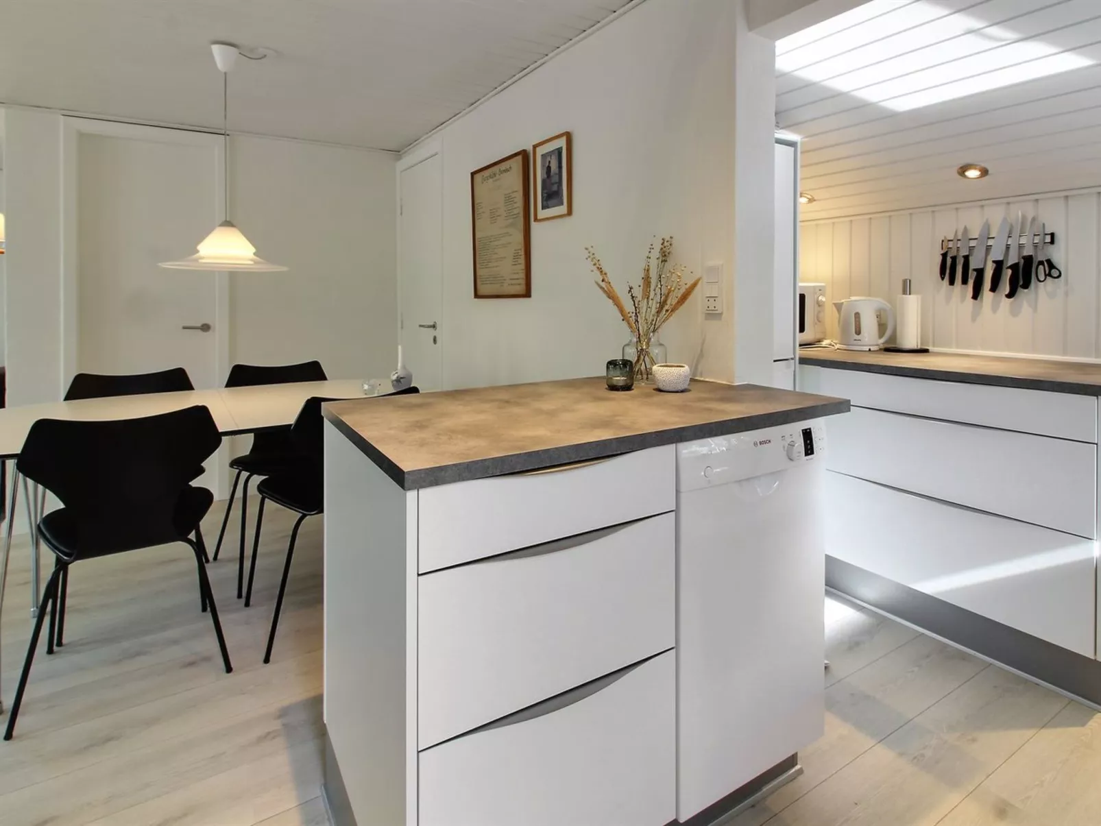 "Eliene" - 500m from the sea - Binnen