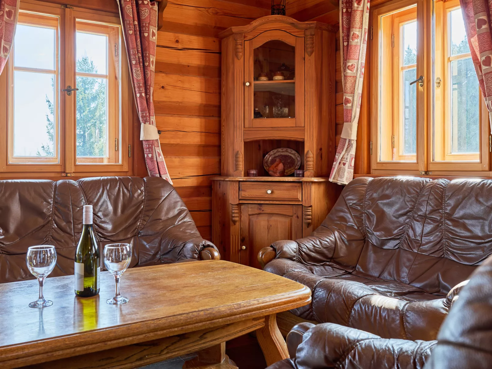 Timber Lodge with Hydromassage - Binnen