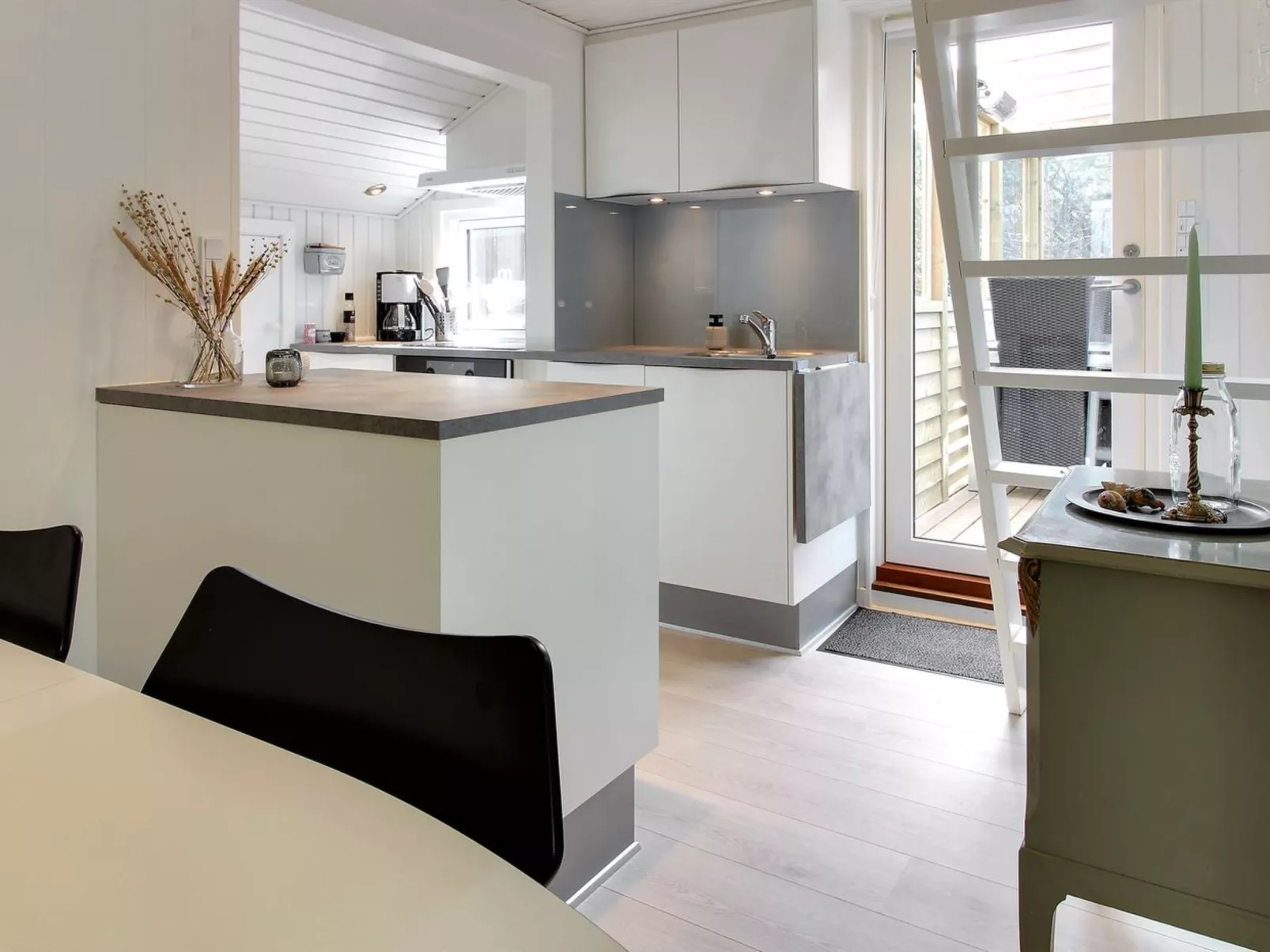 "Eliene" - 500m from the sea - Binnen