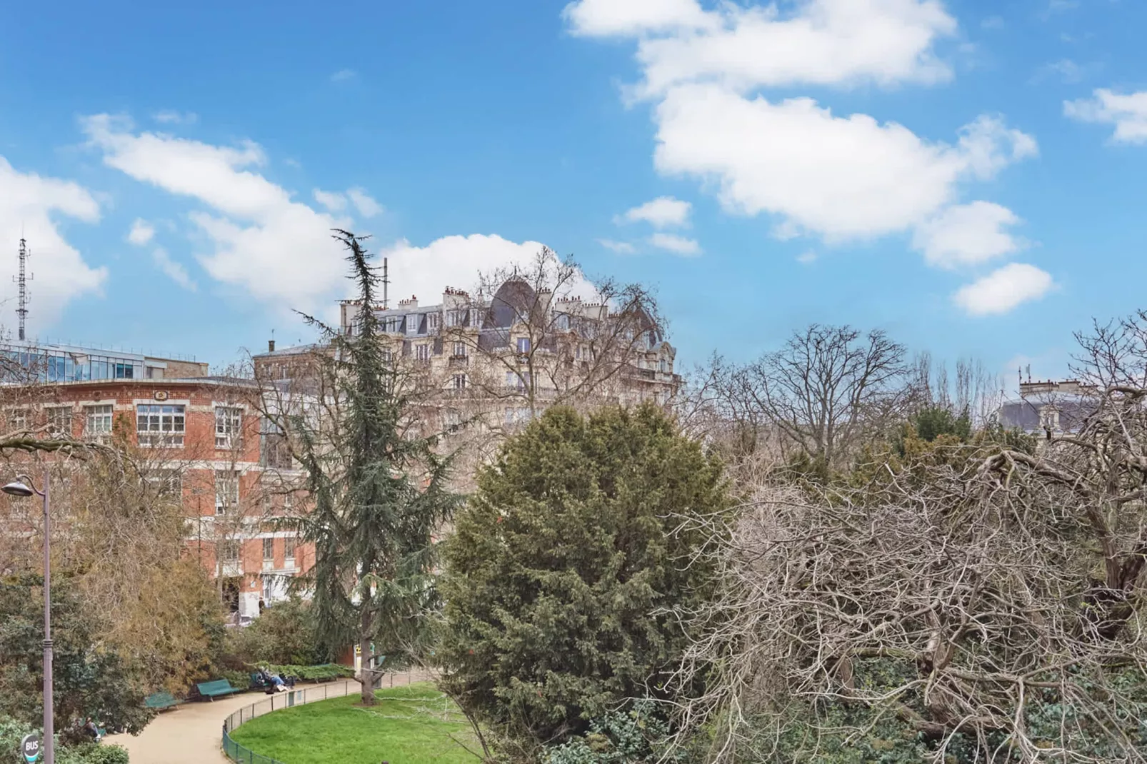 TEMPLE 165 - Niet-getagd