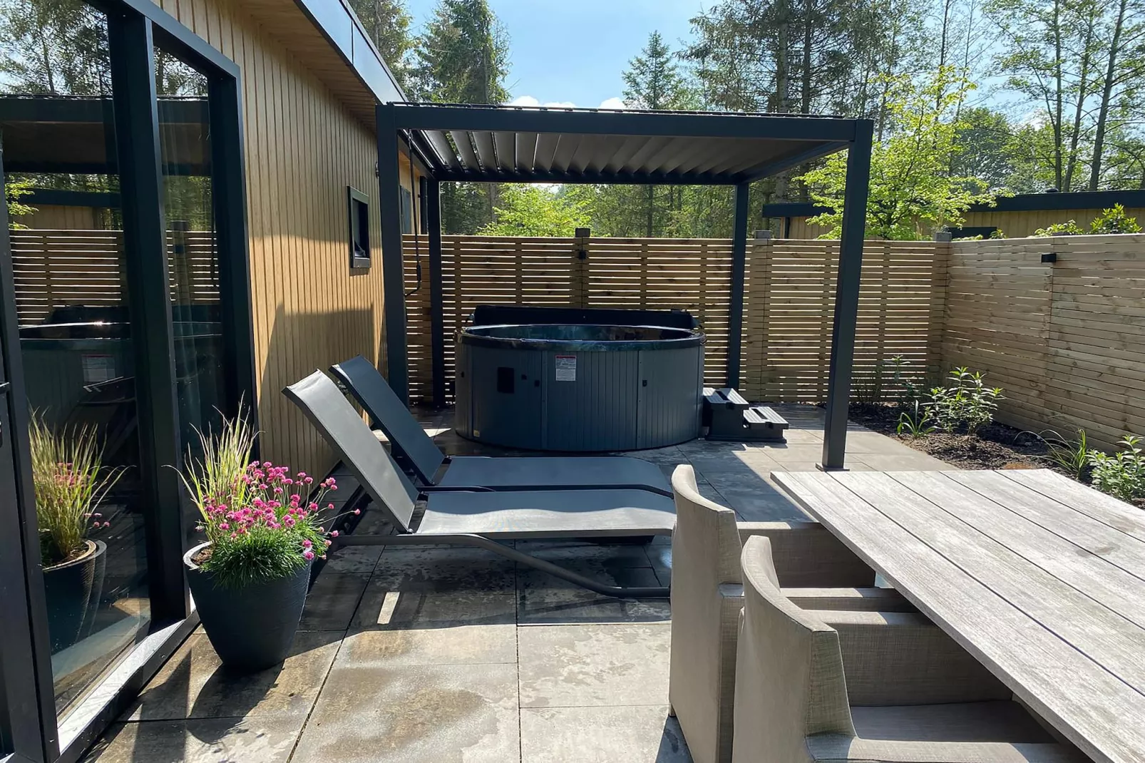 Wellnesslodge Scholekster 4p - Terrasbalkon