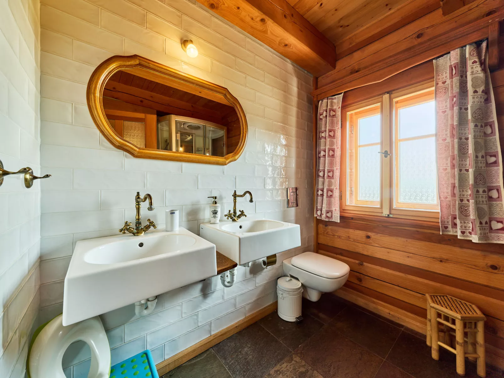 Timber Lodge with Hydromassage - Binnen