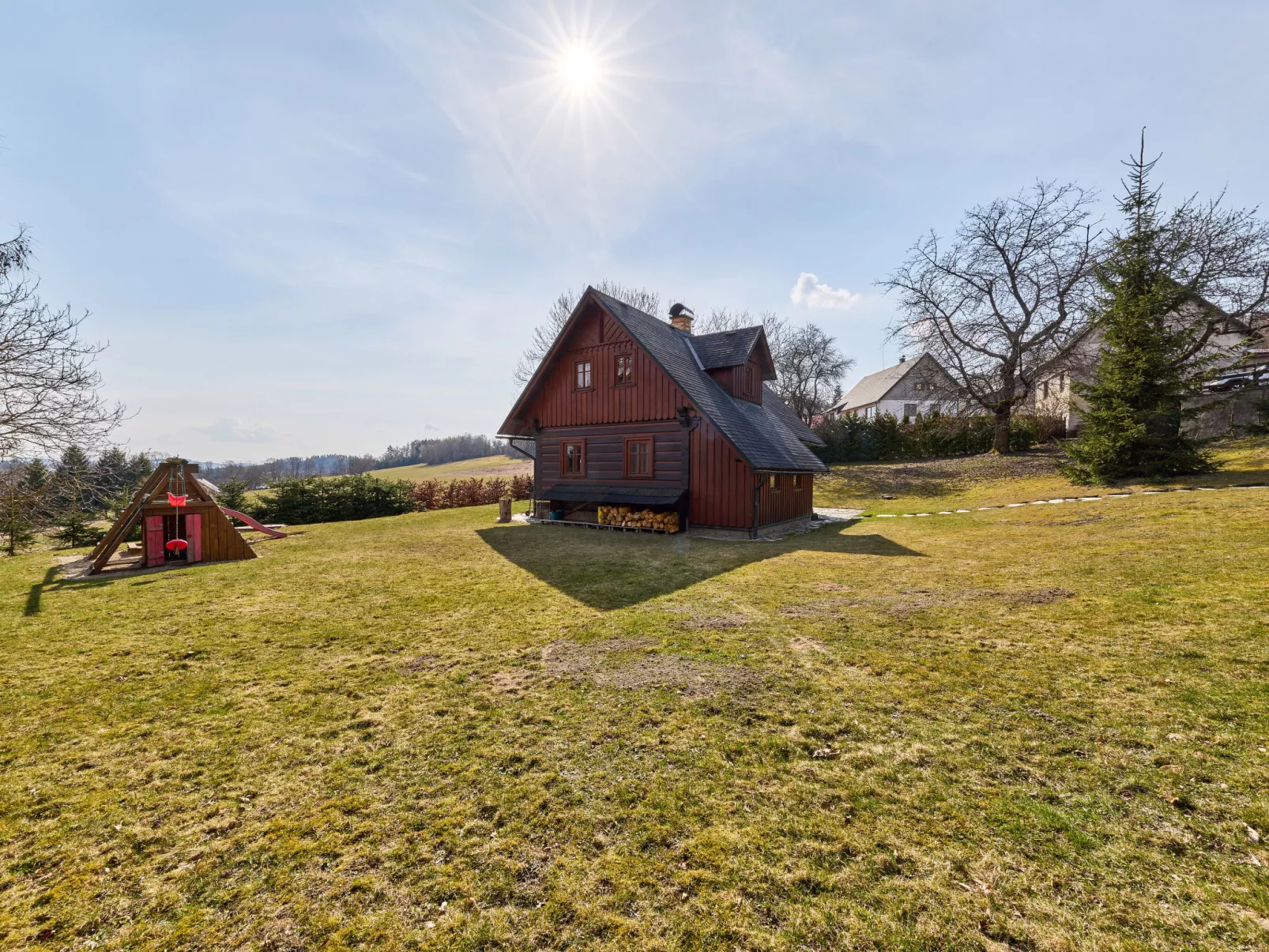 Timber Lodge with Sauna - Buiten