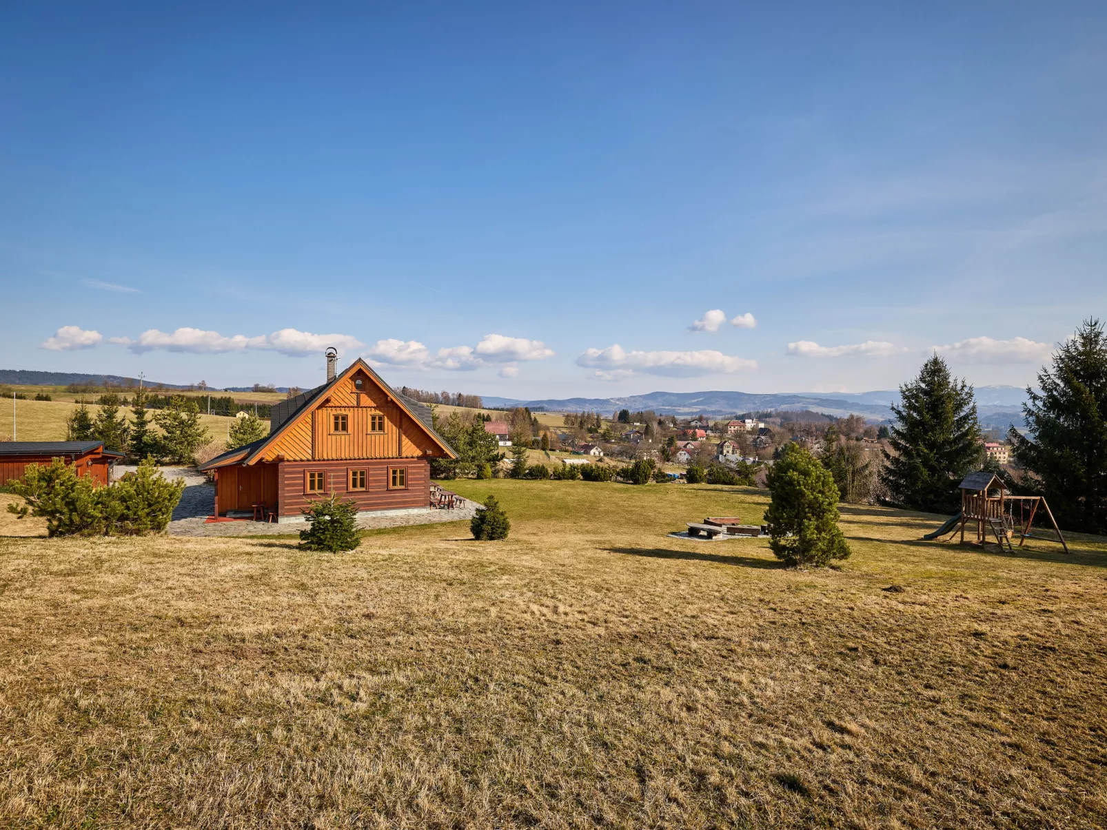 Timber Lodge with Hydromassage - Buiten