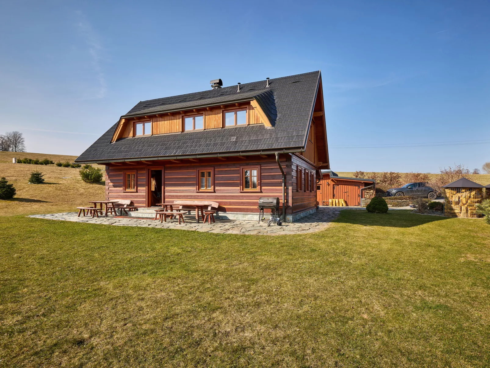 Timber Lodge with Hydromassage - Buiten