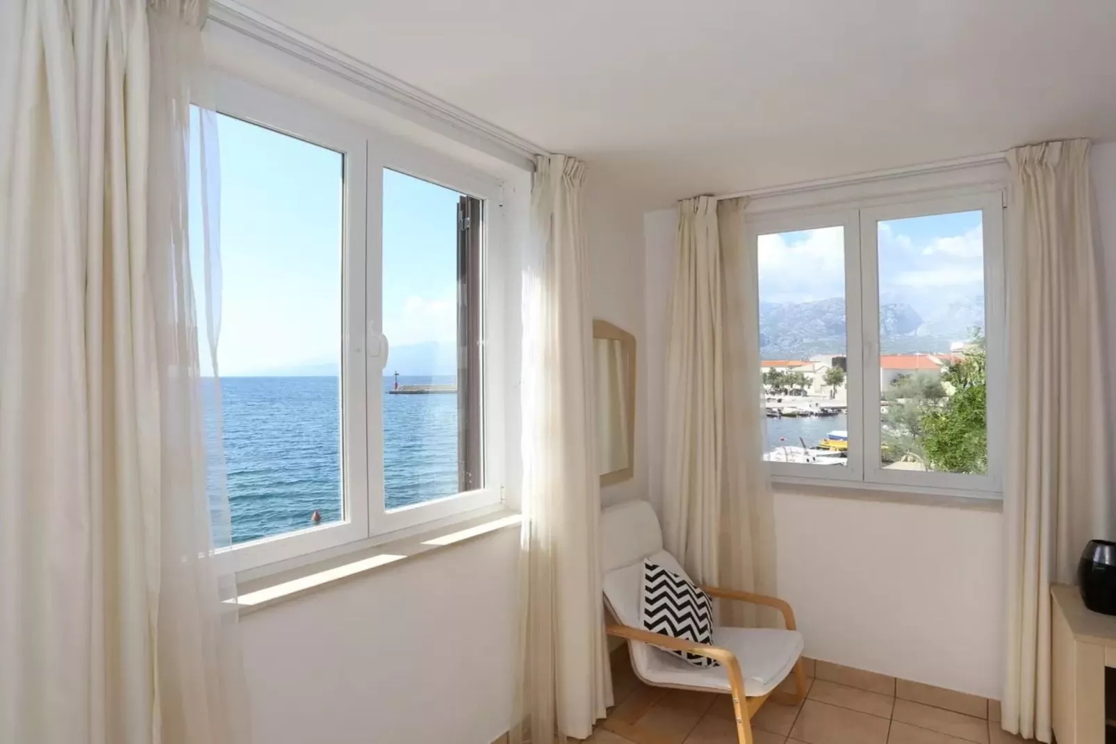 Beachfront Apartments Tamarix - Superior One Bedroom Apartment (Grand) 1