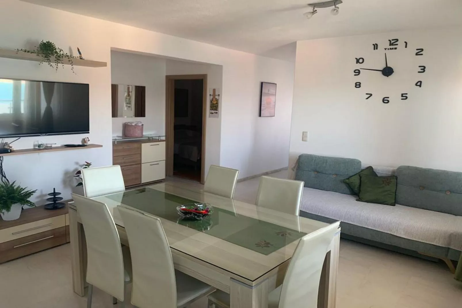 Mastrinka Bright Apartment with Free Parking and Modern Amenities - Two Bedroom Apartment