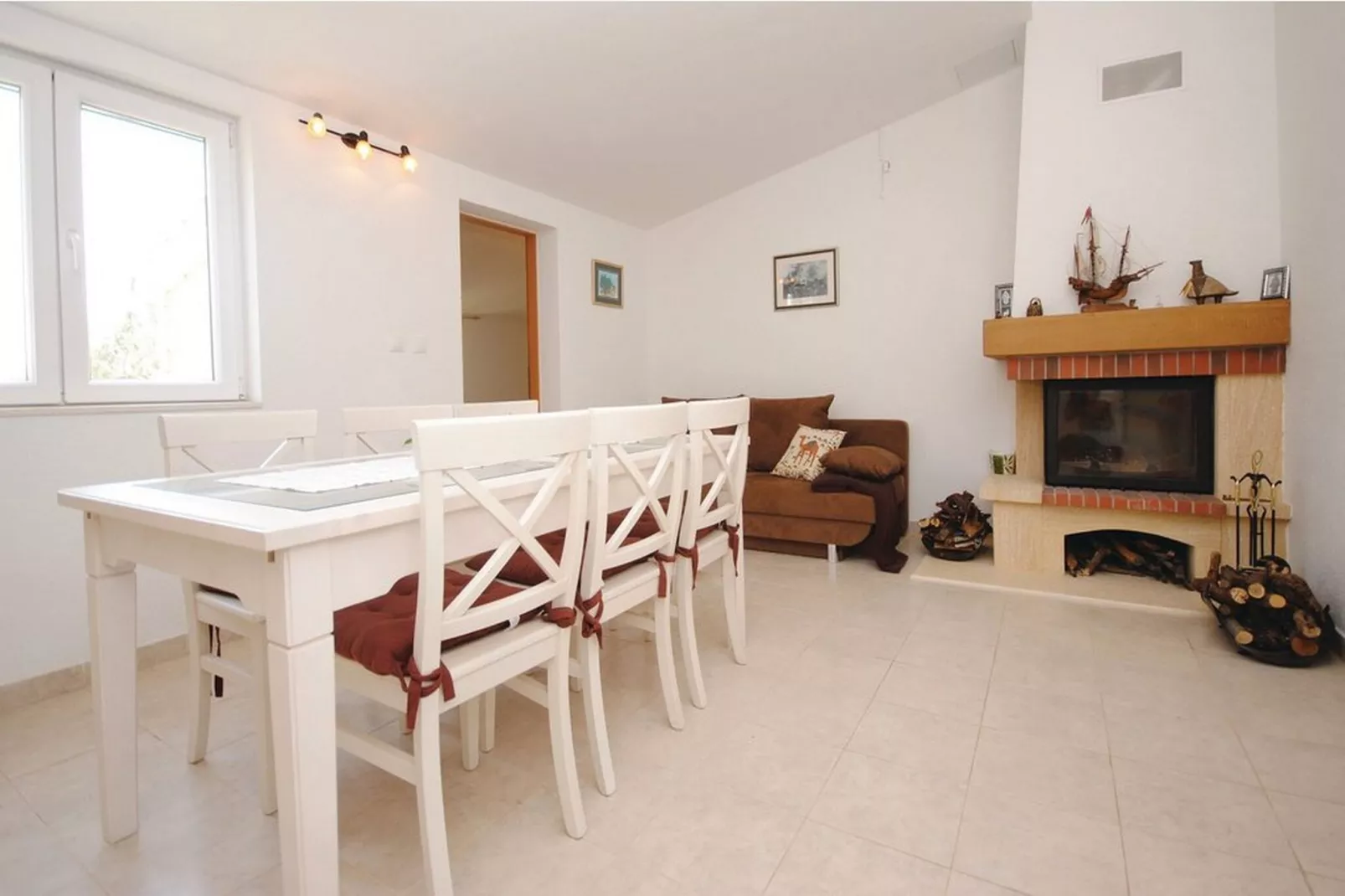 Picturesque Escape Holiday Home with Pool and Sauna - Four Bedroom Holiday Home with Sauna and Pool