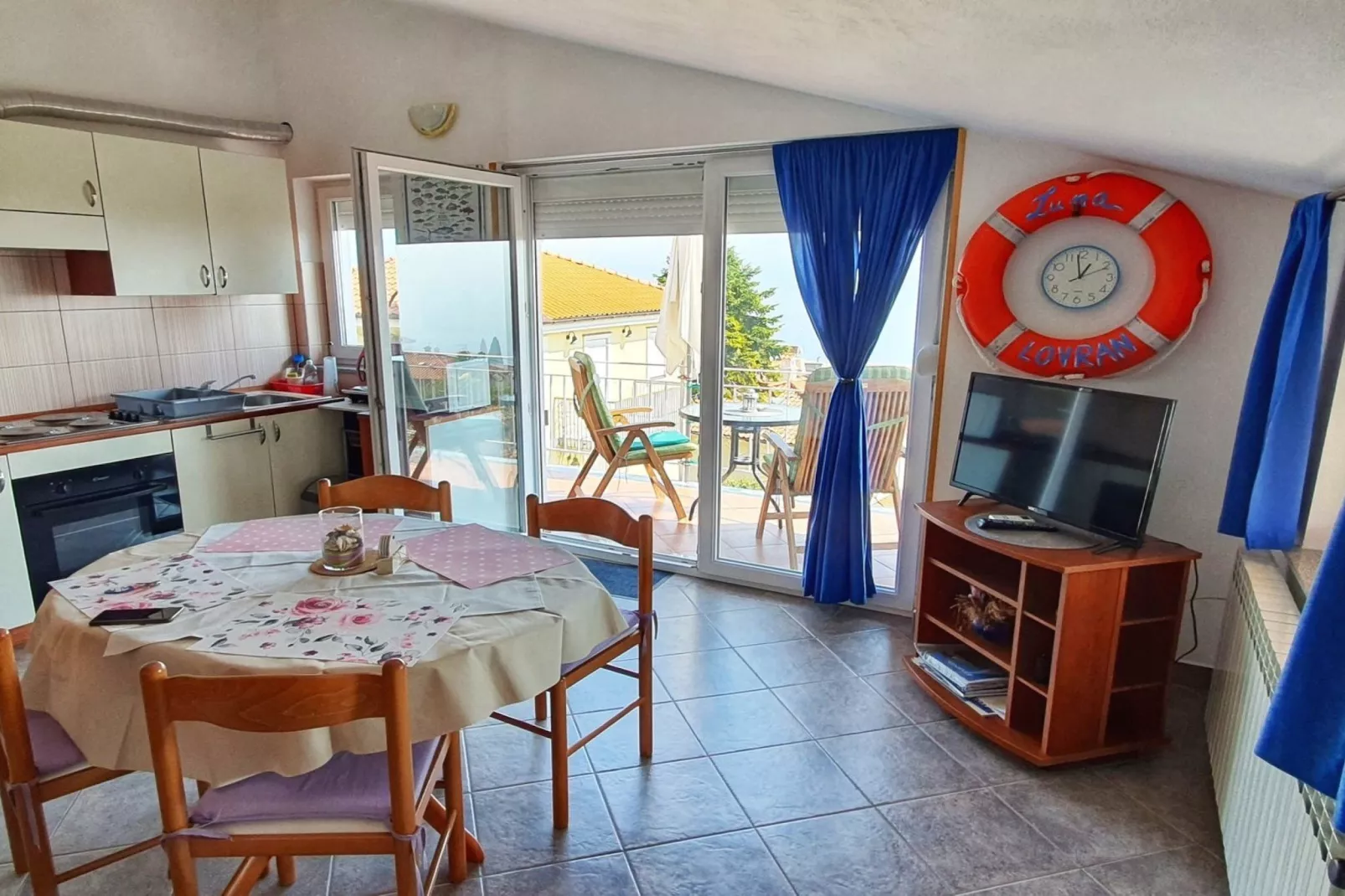 Sunny Lovran Apartment with Terrace and Sea View - One Bedroom Apartment