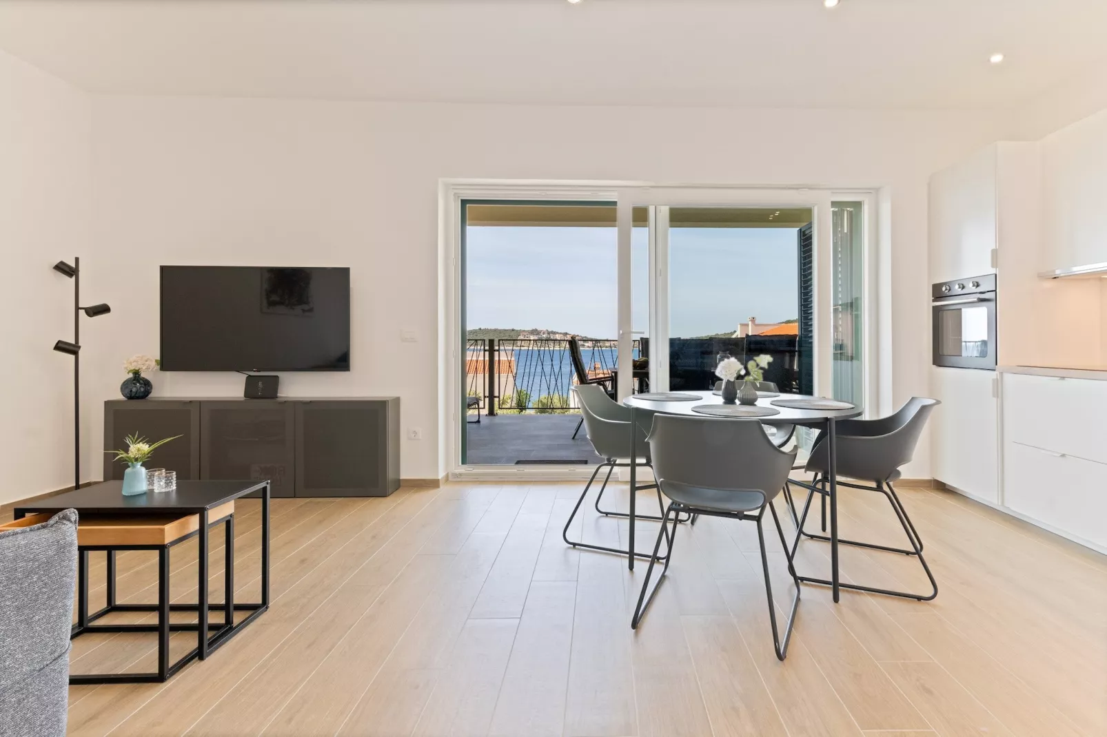 Luxury Living at Horizon Retreat - Deluxe Two Bedroom Apartment (owner  West S6)