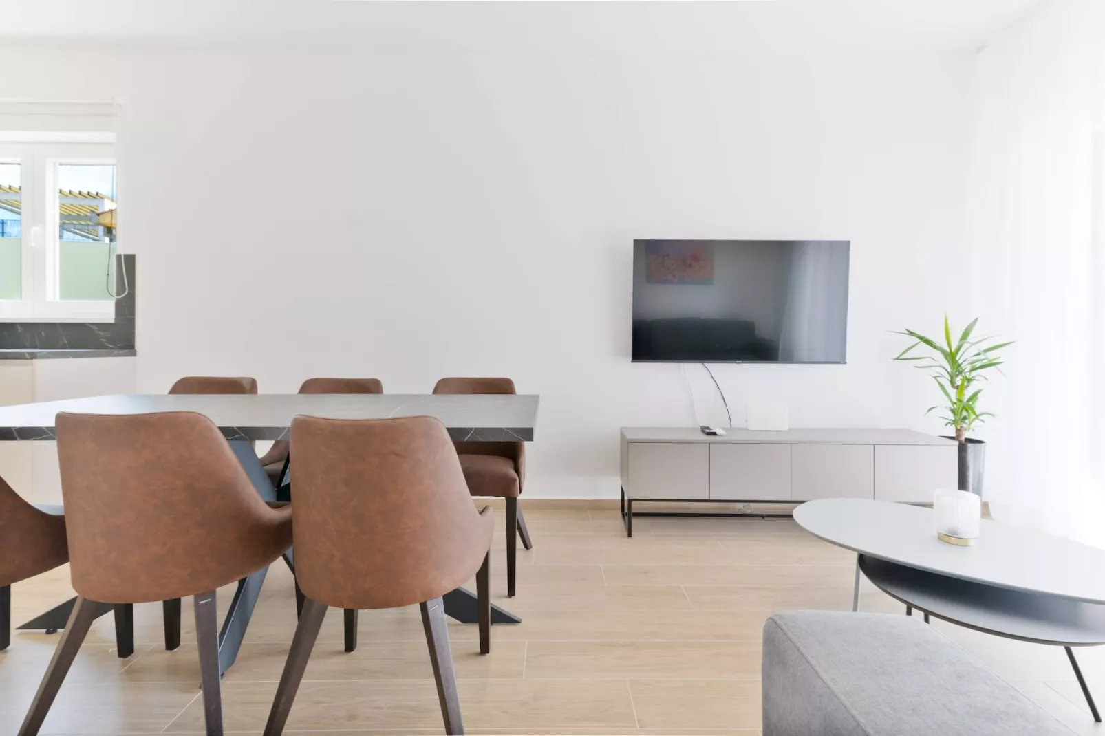 Luxury Living at Horizon Retreat - Standard Two Bedroom Apartment (Owner West S7)