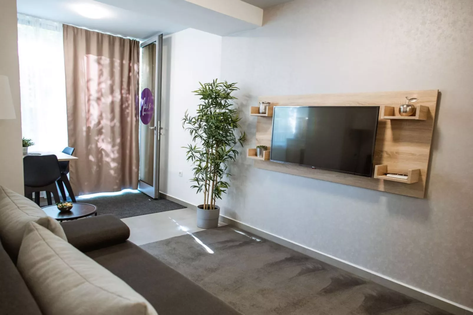 Stylish Apartments with Osijek Near Top Attractions - Standard Studio Apartment  - Maks 3