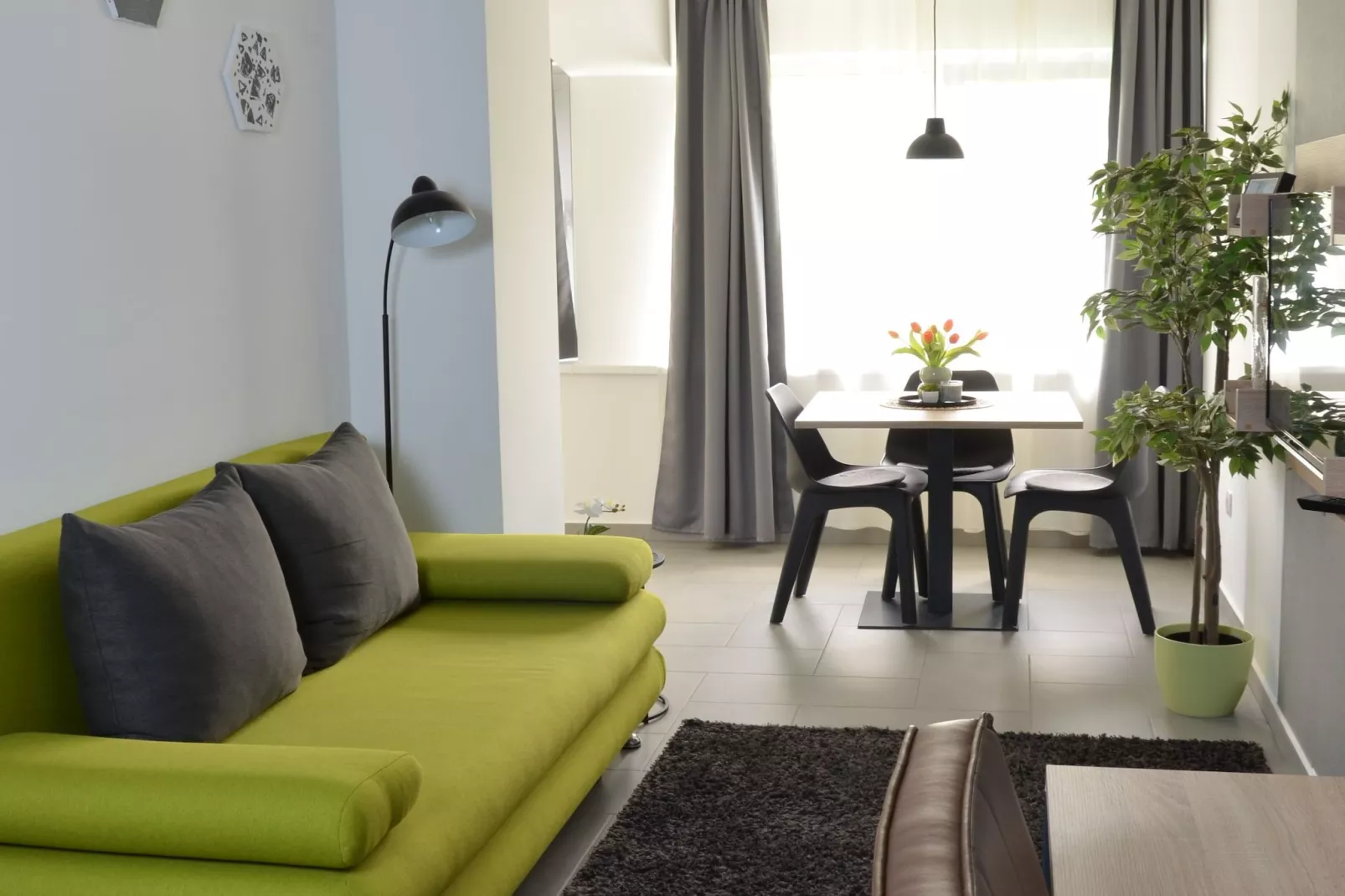 Stylish Apartments with Osijek Near Top Attractions - Comfort Studio Apartment - Maks