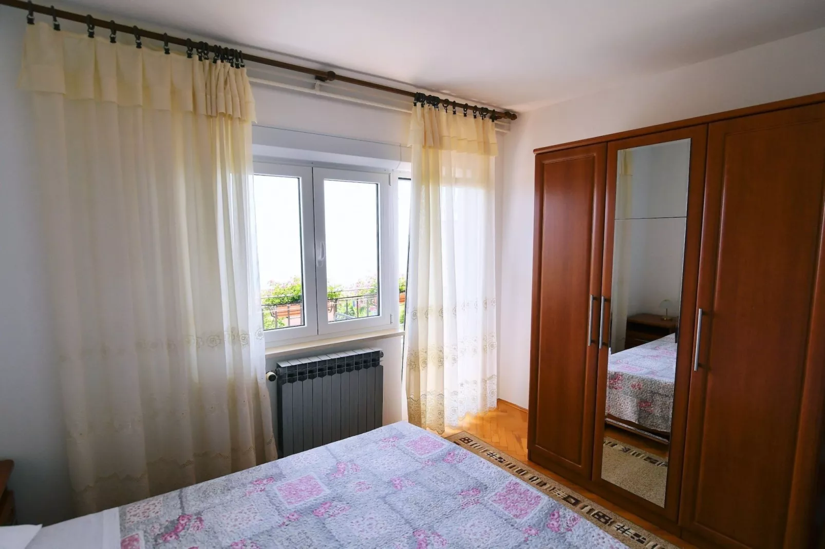 Scenic Retreat Rooms and Family Apartments - Double Room with Balcony 1