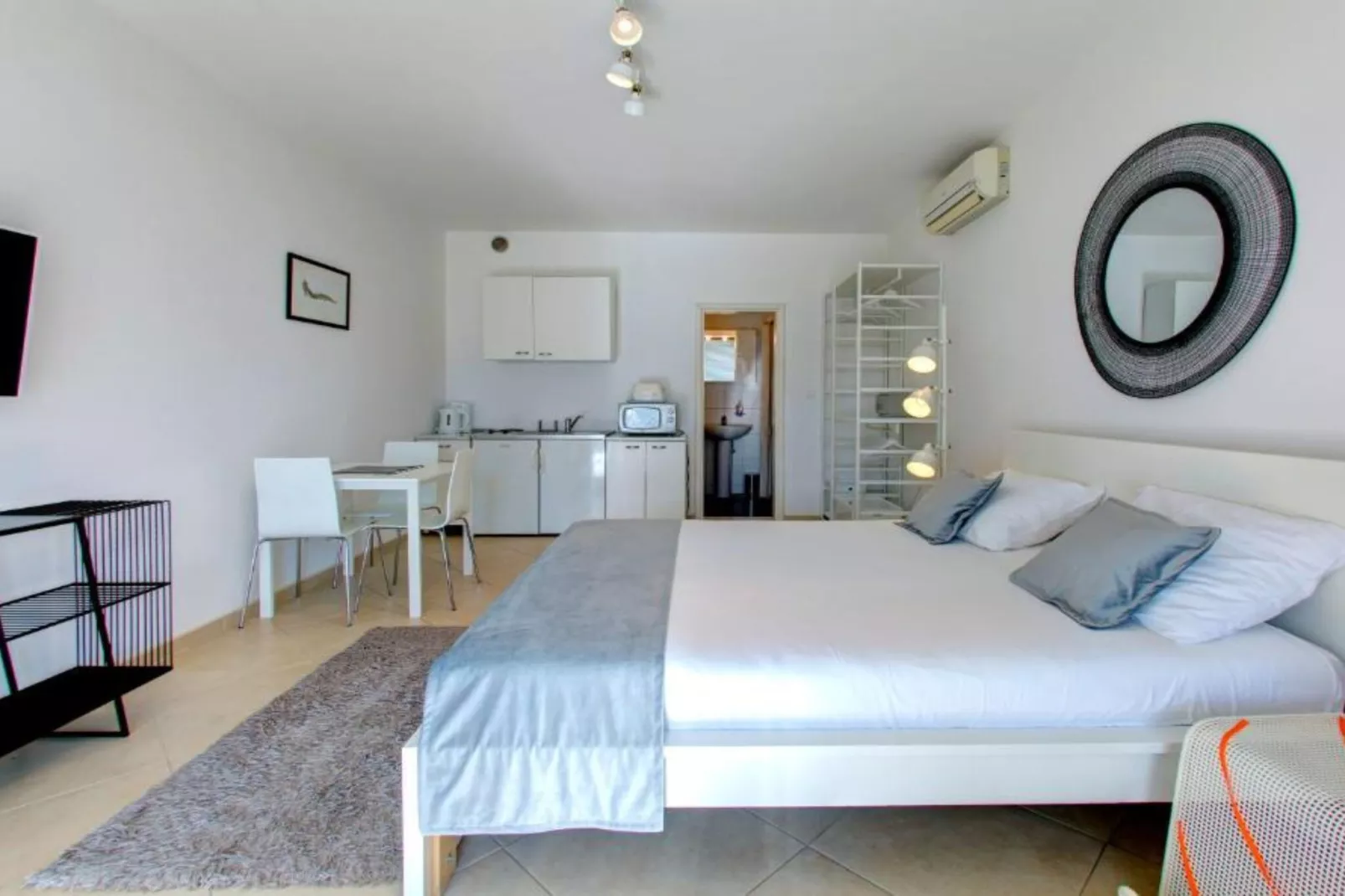 One-Bedroom Apartment With Balcony And Sea View (Deluxe)