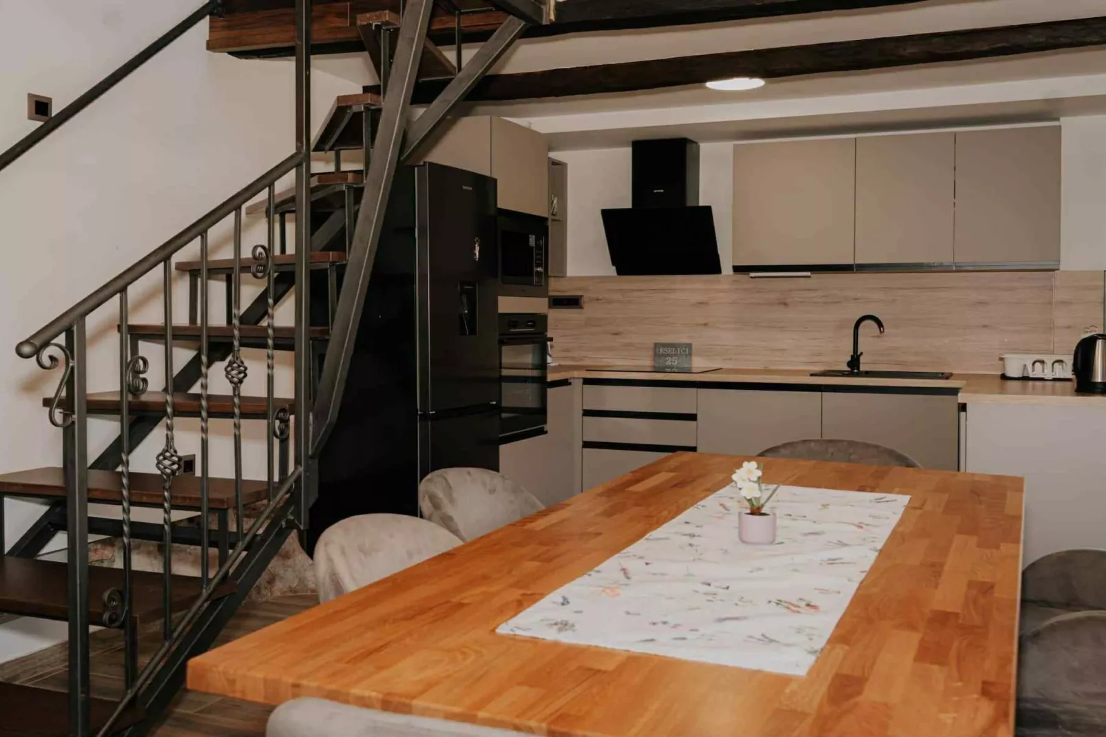 Holiday Home Šapat Šume - Three Bedroom Holiday Home  with Sauna and Hot-Tub
