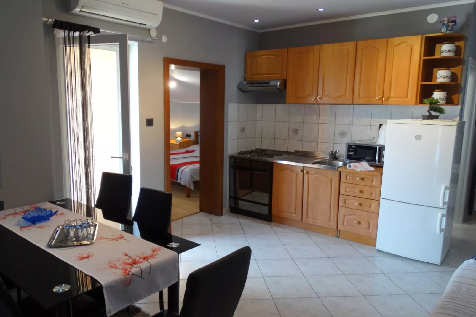 Scenic and Sunny Apartments with Sea View and Balcony - Two Bedroom Apartment with Balcony (owner veliki)